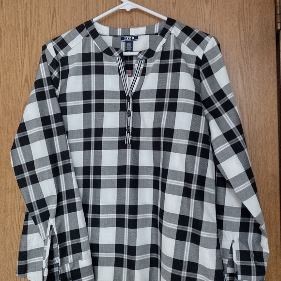IZOD Premium Essential Women's Small Petite Blk/White Plaid Smock Blouse